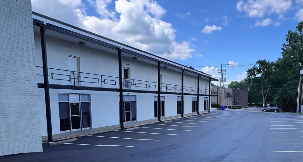 More Photos Of 1412 N Broadway, Lexington Office For Lease
