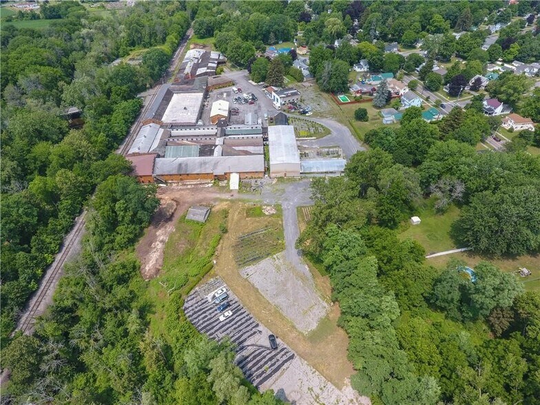 More Photos Of 15 Eagle St, Phelps Manufacturing For Lease