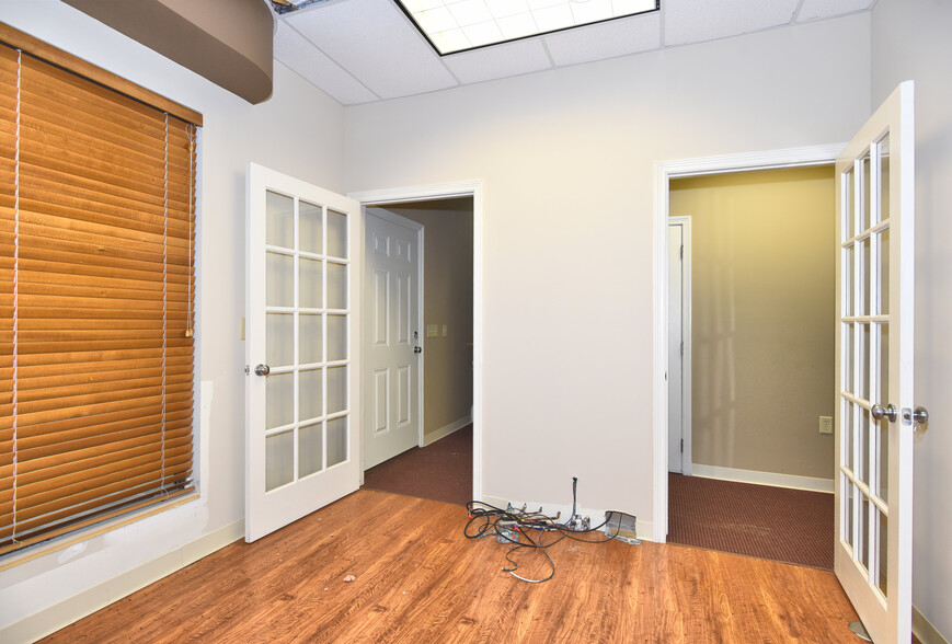 More Photos Of 4404-4416 W Houston St, Broken Arrow Medical For Sale