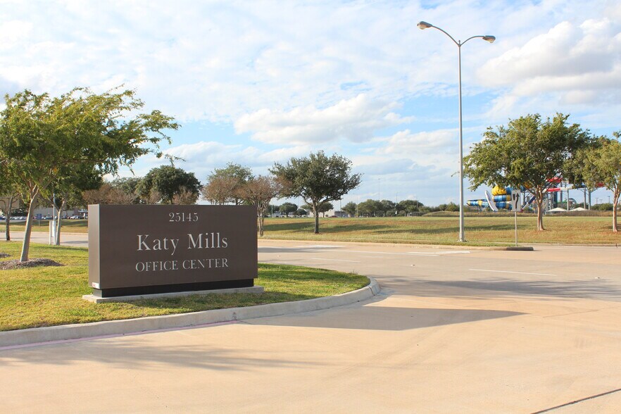 More Photos Of 25145 Star Ln, Katy Office For Sale