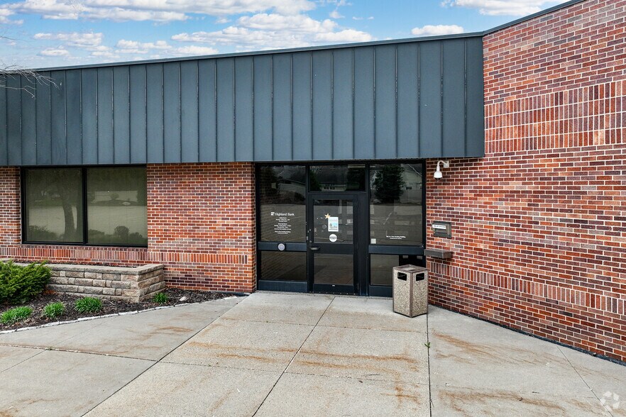 More Photos Of 701 SE Central Ave E, Saint Michael Bank For Lease