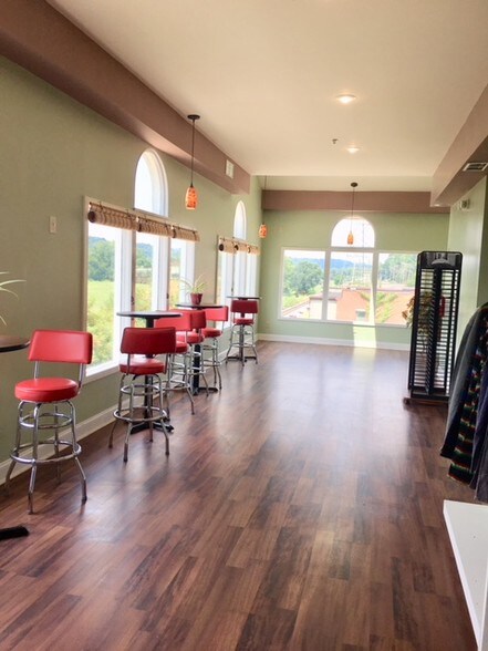 More Photos Of 1903 Grand Central Ave, Vienna General Retail For Sale