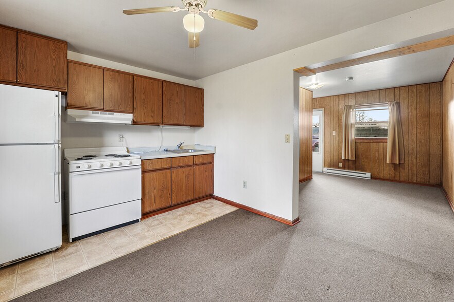 More Photos Of 4991 Arthur Rd, Slinger Hotel For Sale