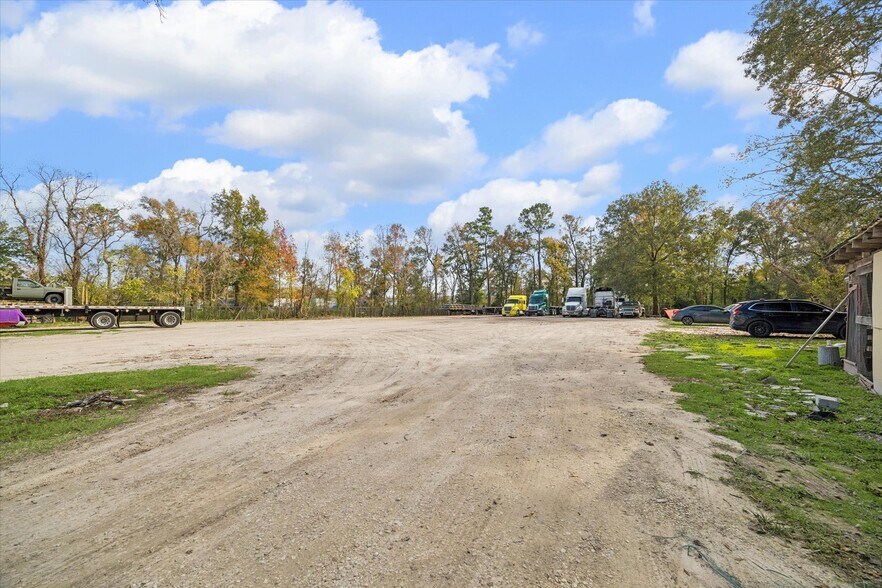 More Photos Of 9114 1/2 N Green River Dr, Houston Land For Sale