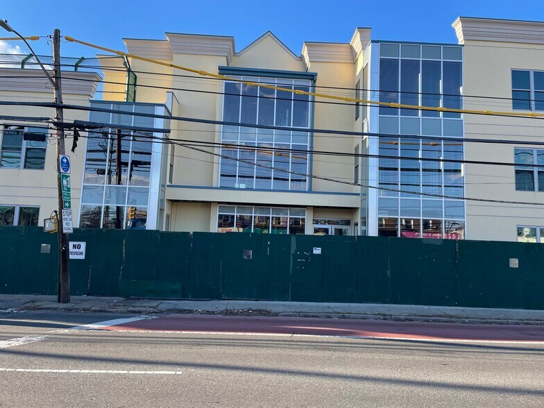 More Photos Of 17-19 Hylan Blvd, Staten Island Schools For Lease