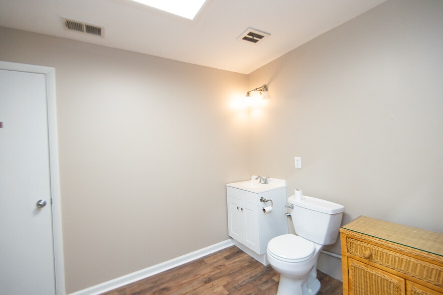 More Photos Of 2934 Ocean Gtwy, Cambridge Freestanding For Sale