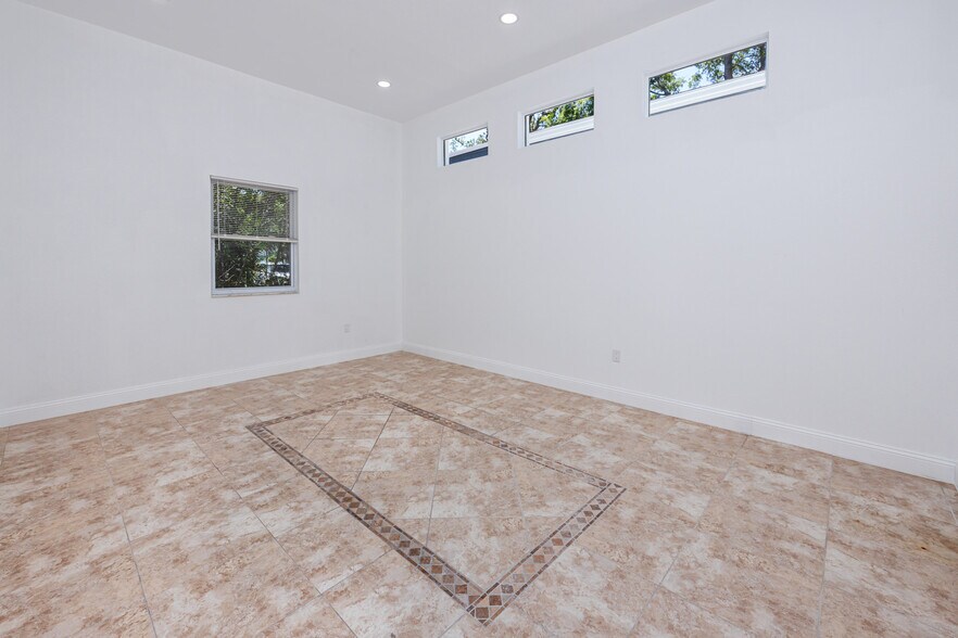 More Photos Of 2123 NE Coachman Rd, Clearwater Office For Lease