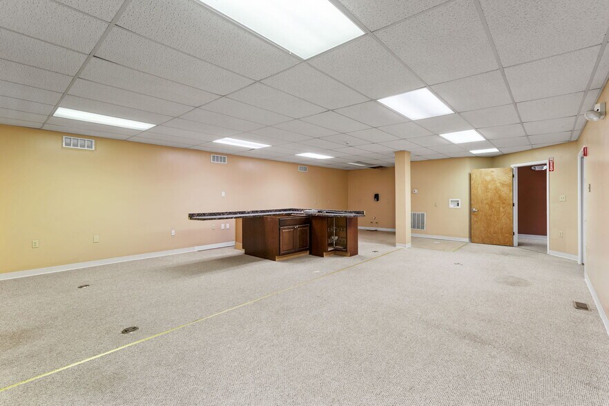 More Photos Of 4 Corwin Ct, Newburgh Medical For Sale