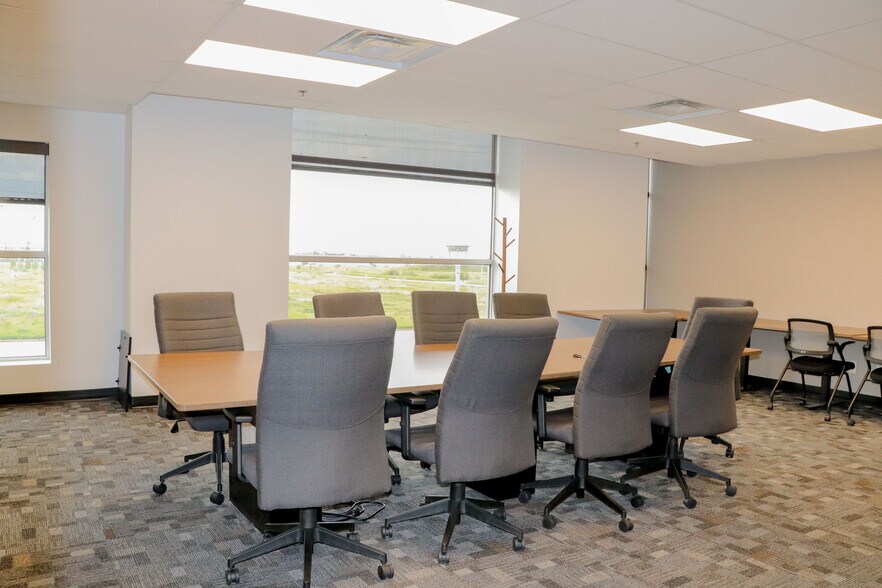 More Photos Of 3601 82nd Ave, Leduc Flex For Lease