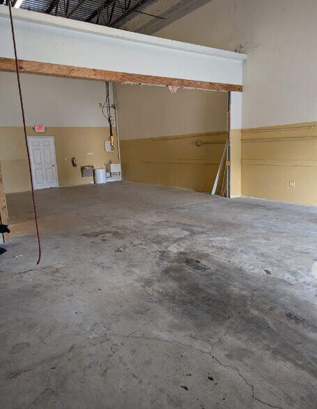 More Photos Of 865 S Kings Hwy, Fort Pierce Industrial For Sale