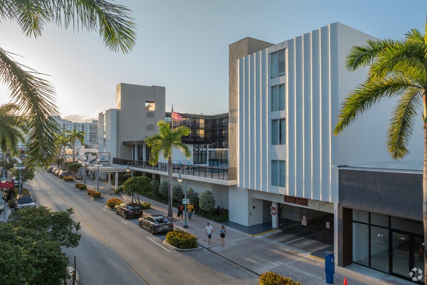 More Photos Of 1925 Harrison St, Hollywood Hotel For Lease