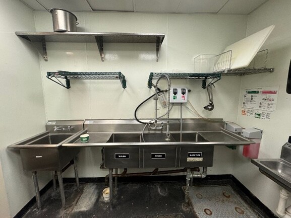 More Photos Of 1047 Broad St, Paulsboro Unknown For Lease