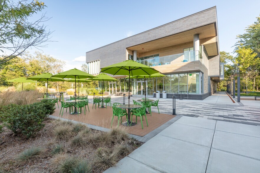 More Photos Of 10 New England Business Ctr, Andover Office For Lease