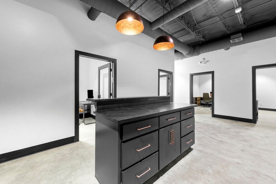 More Photos Of 9312 E US Highway 24, Independence Warehouse For Lease