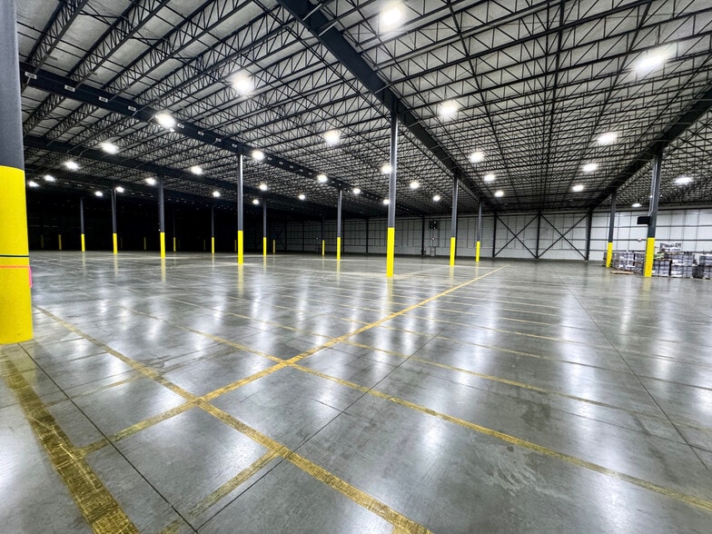 More Photos Of 319 E South Hill Rd, Sunnyside Warehouse For Lease