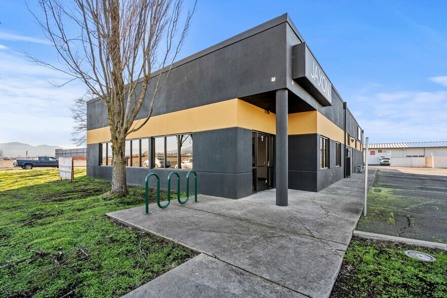 More Photos Of 4731 Industry Dr, Medford Light Manufacturing For Lease