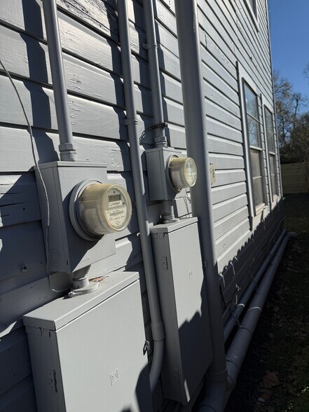 More Photos Of 409 E Austin St, Bellville Apartments For Sale