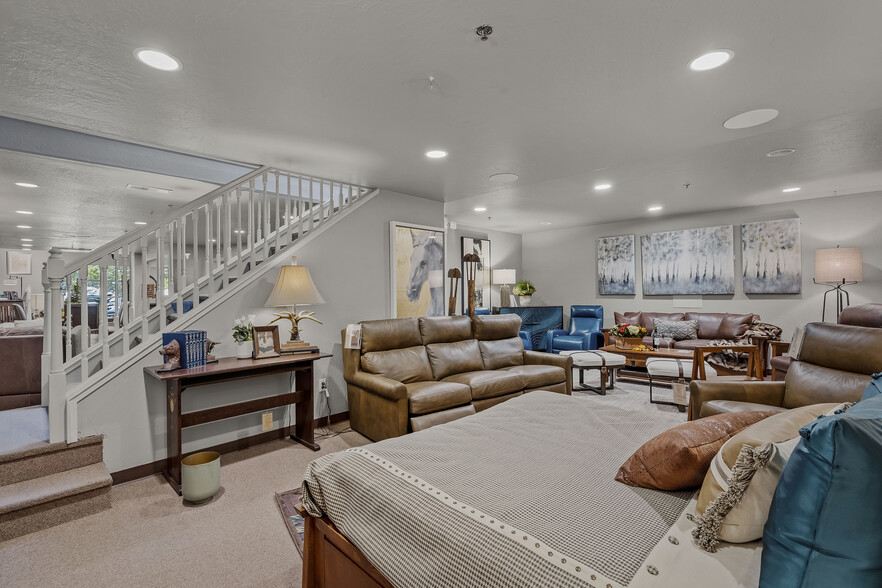 More Photos Of 850 E Patriot Blvd, Reno Showroom For Sale