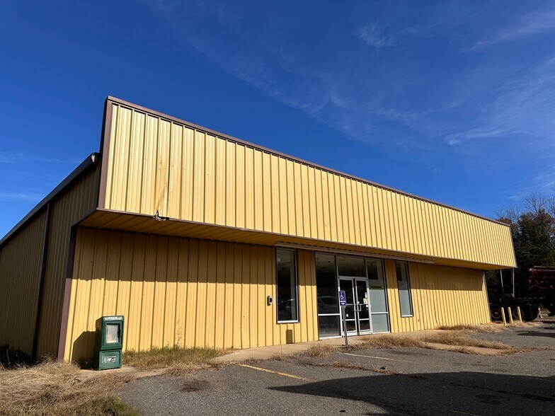 More Photos Of 204 S 6th St, Gurdon Freestanding For Lease