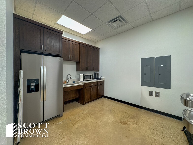 More Photos Of 2411-2421 Fort Worth Dr, Denton Medical For Lease