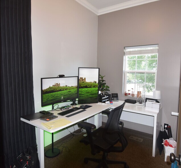 More Photos Of 2702 Greystone Rd, Nashville Office For Lease