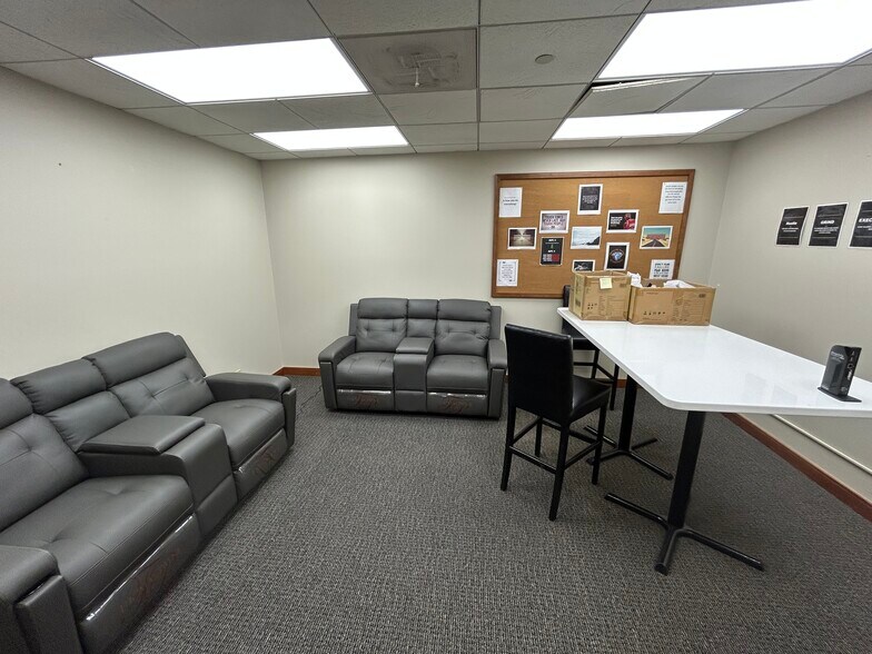 More Photos Of 2831 Dexter Dr, Elkhart Office For Sale