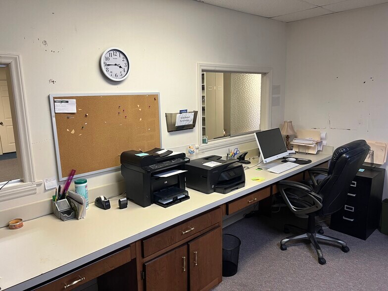 More Photos Of 125 Watson St, Danville Office For Sale