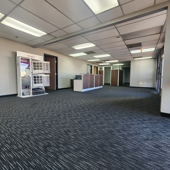 More Photos Of 1233 W Geneva Dr, Tempe Manufacturing For Lease
