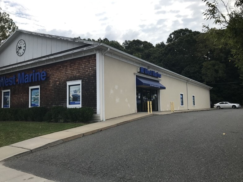 More Photos Of 56 N New York Ave, Huntington Freestanding For Sale