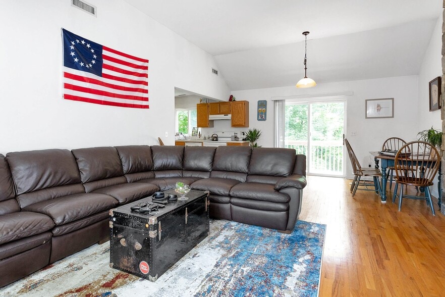 More Photos Of 76 Hope St, Stamford Apartments For Sale