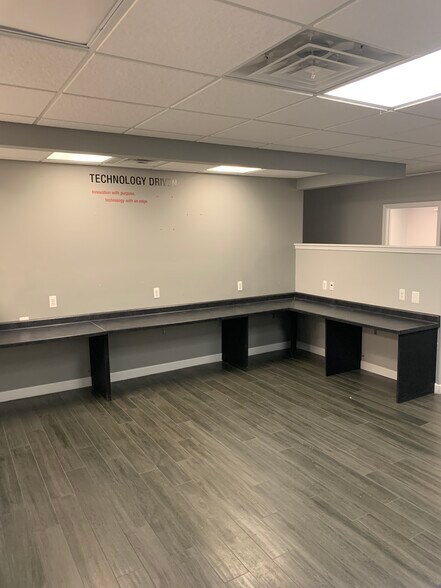 More Photos Of 35427 Dodge Park Rd, Sterling Heights Office For Lease
