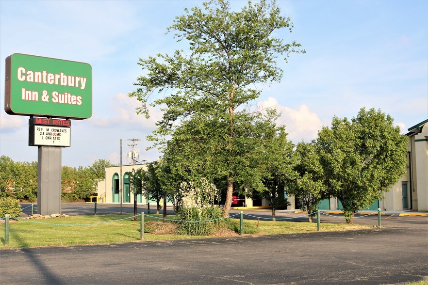 More Photos Of 400 Main St, Parsons Hotel For Sale