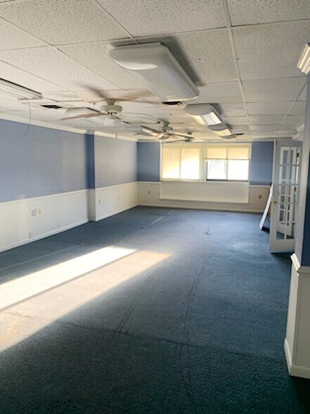 More Photos Of 1423 Capitol Trl, Newark Office For Lease