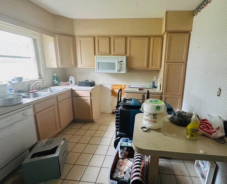 More Photos Of 1034 Woodland dr, Lakeland Office For Sale