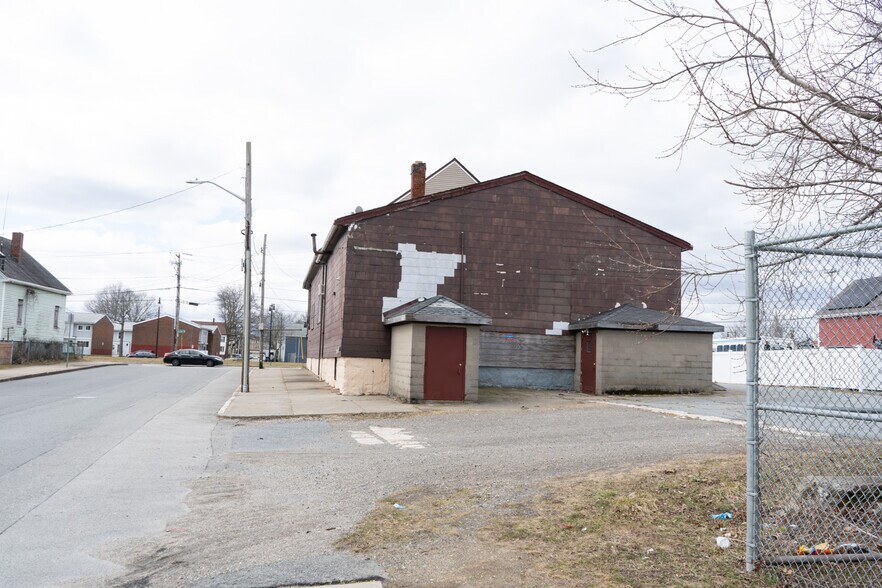 More Photos Of 418 S Front St, New Bedford Warehouse For Lease