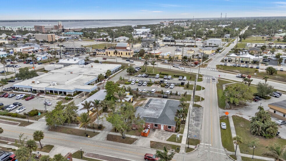More Photos Of 128 W Charlotte Ave, Punta Gorda Office Residential For Sale