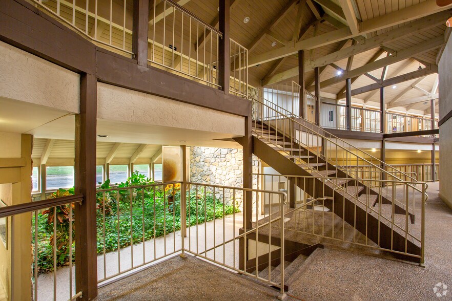 More Photos Of 4444 N Belleview Ave, Kansas City Unknown For Lease