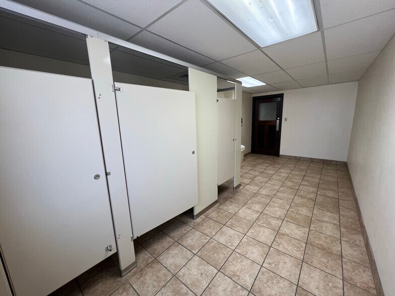 More Photos Of 1100 Washington Ave, Carnegie Office For Lease