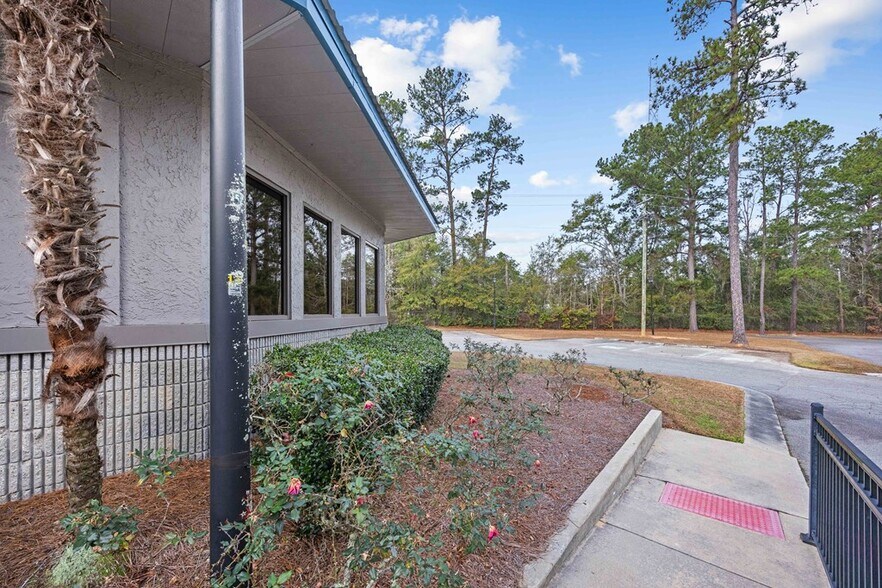 More Photos Of 1405 Gornto Rd, Valdosta Restaurant For Sale