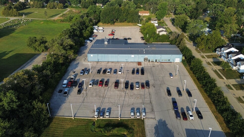 More Photos Of 4410 Merle Hay Rd, Des Moines Auto Dealership For Lease