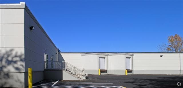 More Photos Of 10 Malcolm Ave, Teterboro Warehouse For Lease