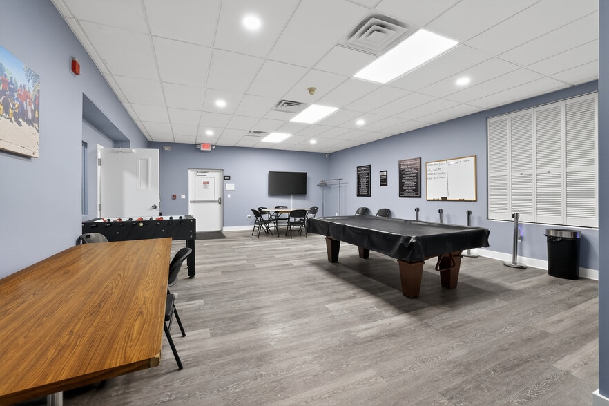 More Photos Of 1501 N Walnut St, Wilmington Office For Sale