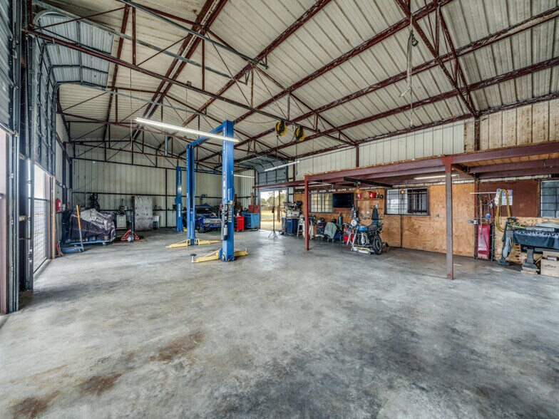 More Photos Of 601 S Storts St, Poth Industrial For Sale