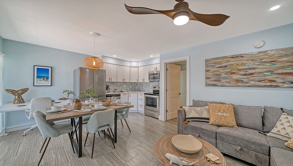More Photos Of 104 Avenida Veneccia, Siesta Key Multifamily For Sale