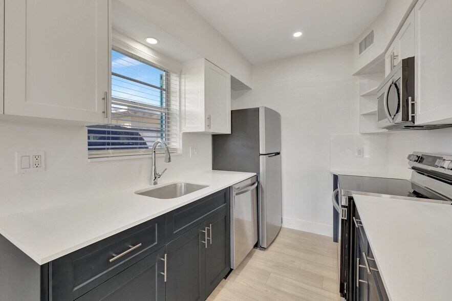 More Photos Of 323 De Carie St, Delray Beach Apartments For Sale