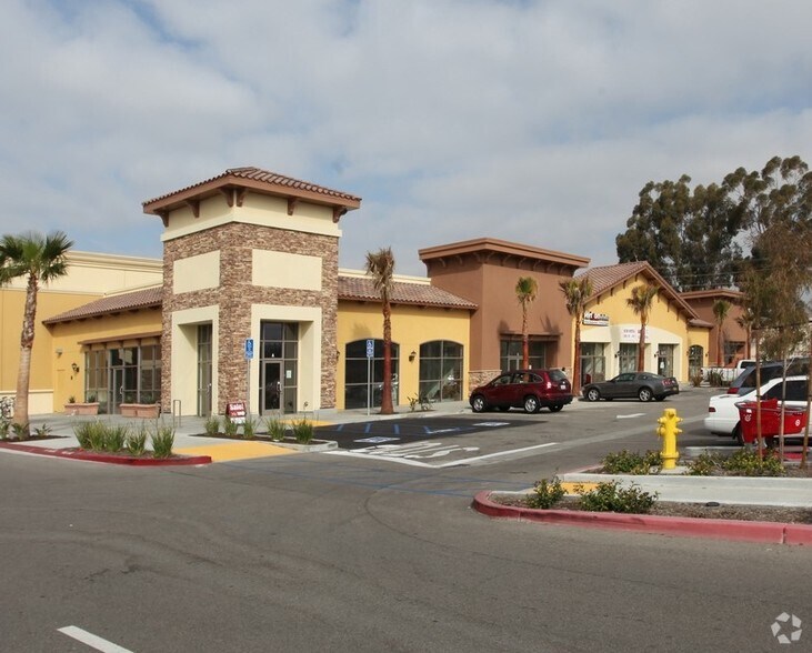 More Photos Of 51 W Tierra Rejada Rd, Simi Valley Freestanding For Lease