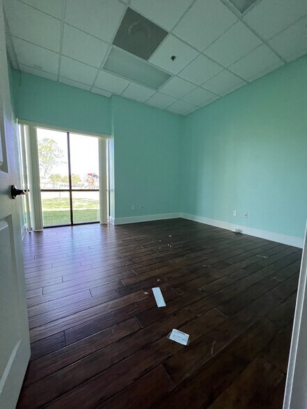 More Photos Of 1635 Farm Way, Middleburg Warehouse For Sale