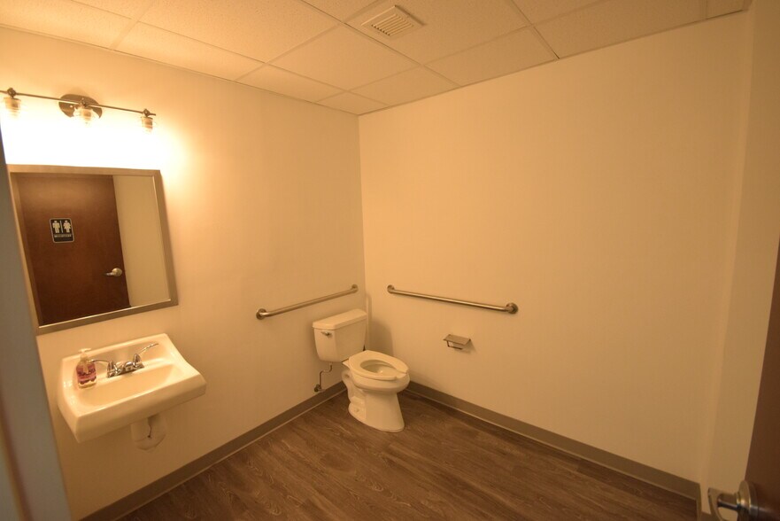 More Photos Of 7300-7350 Heritage Village Plz, Gainesville Coworking Space