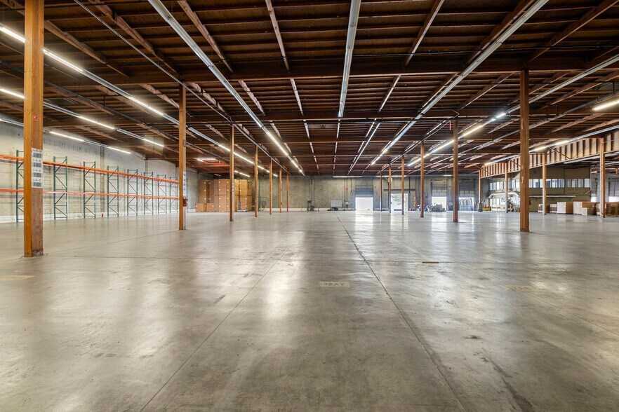 More Photos Of 430 Valley Dr, Brisbane Warehouse For Lease