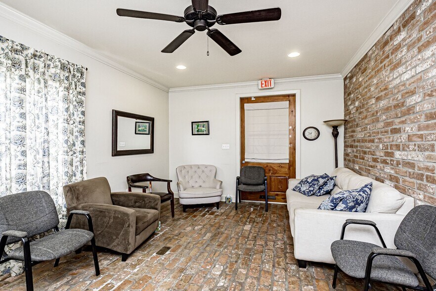 More Photos Of 673 E Airport Ave, Baton Rouge Office Residential For Sale